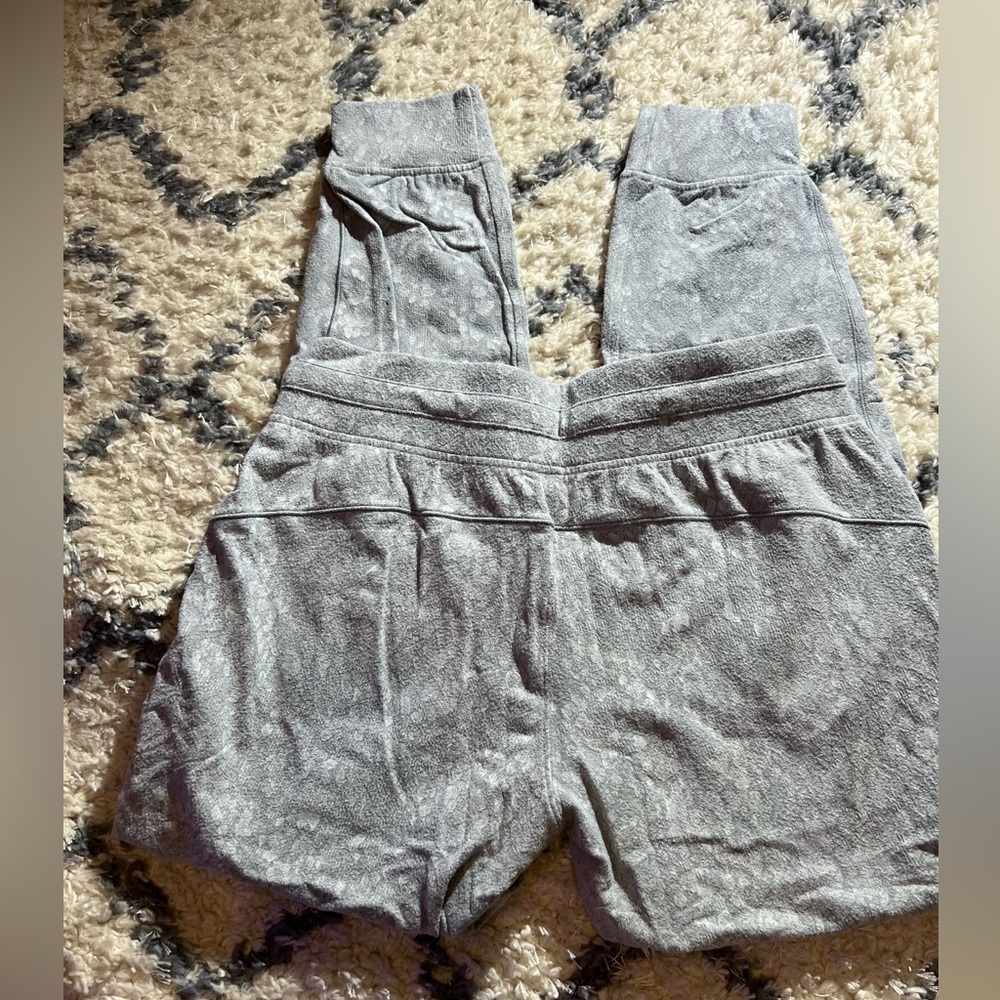 Lululemon ready to rulu joggers - Picture 3 of 3